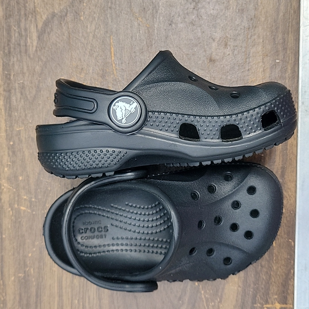 NWOT toddler crocs size 5